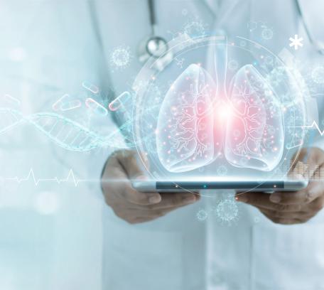 Wetenschapper met tablet in de hand